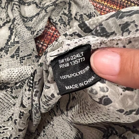 Olivaceaous medium snake print top - Picture 9 of 10